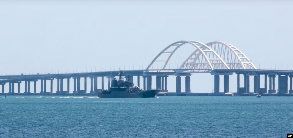 СБУ заявила о подрыве одной из опор Крымского моста