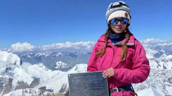 Российскую альпинистку, застрявшую на пике Победы в Кыргызстане, признали пропавшей без вести