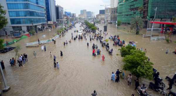 В Пакистане из-за наводнения эвакуировали 210 тысяч человек