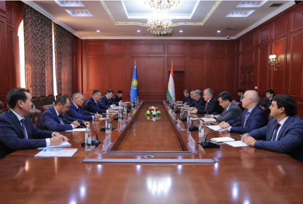 Таджикистан и Казахстан обсудили перспективы сотрудничества