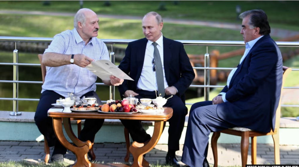 Как авторитарные лидеры меняют Основной закон, чтобы продлить пребывание у власти?