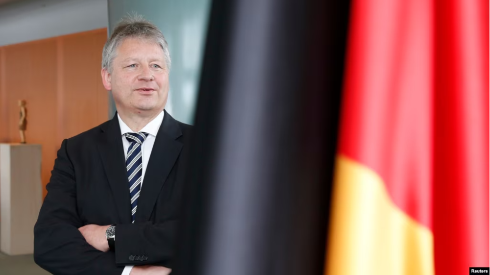 Власти ФРГ ведут кампанию против вербовки Россией "одноразовых агентов"