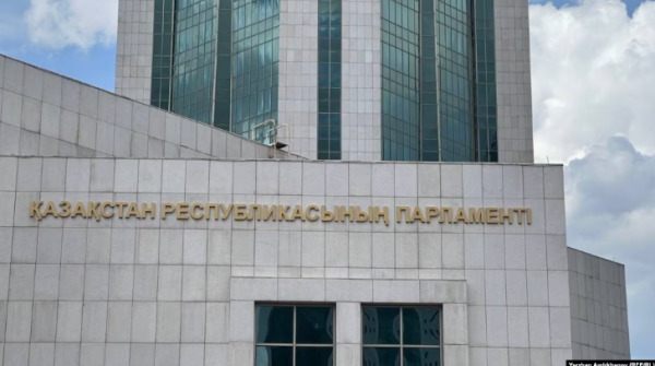 Токаев предложил реформировать парламент, оставив возможность избираться «только по партийным спискам»