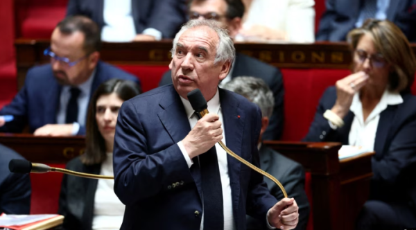 Правительству Франции вынесен вотум недоверия