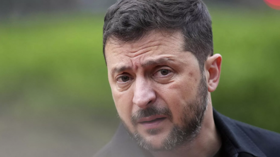 Вертолет с сотней миллиардов евро: Зеленский с Ермаком готовят побег