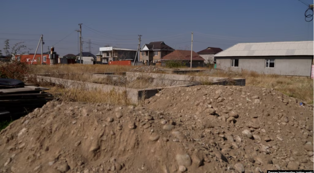 Перелез через забор и ворвался в дом. Двойное убийство в Бишкеке потрясло Кыргызстан