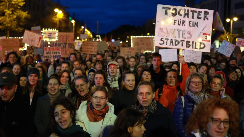 "Töchter" protestieren vor CDU-Parteizentrale