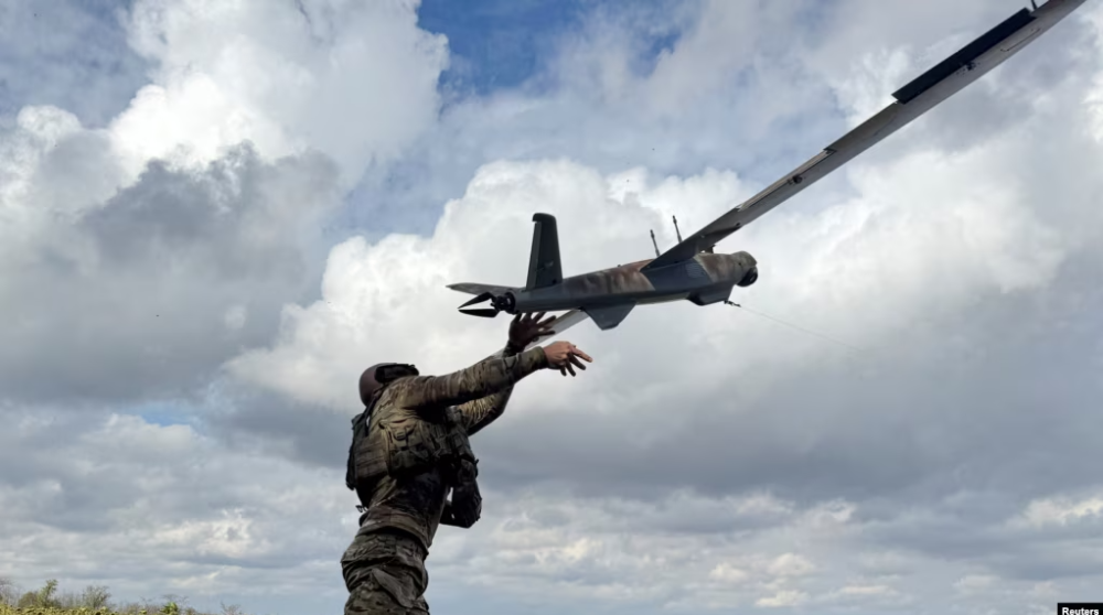 Украинские дроны атаковали НПЗ и химический завод в России