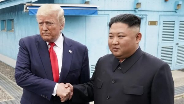 Доналд Трамп Ким Чен Ин билан қуролдан ҳоли зонада учрашмоқчи