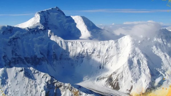 Тожикистон тоғларида улкан музлик парчаланиб кетди