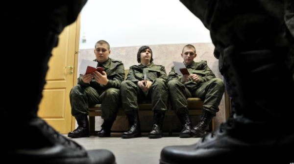 Госдума приняла закон о круглогодичном призыве в армию