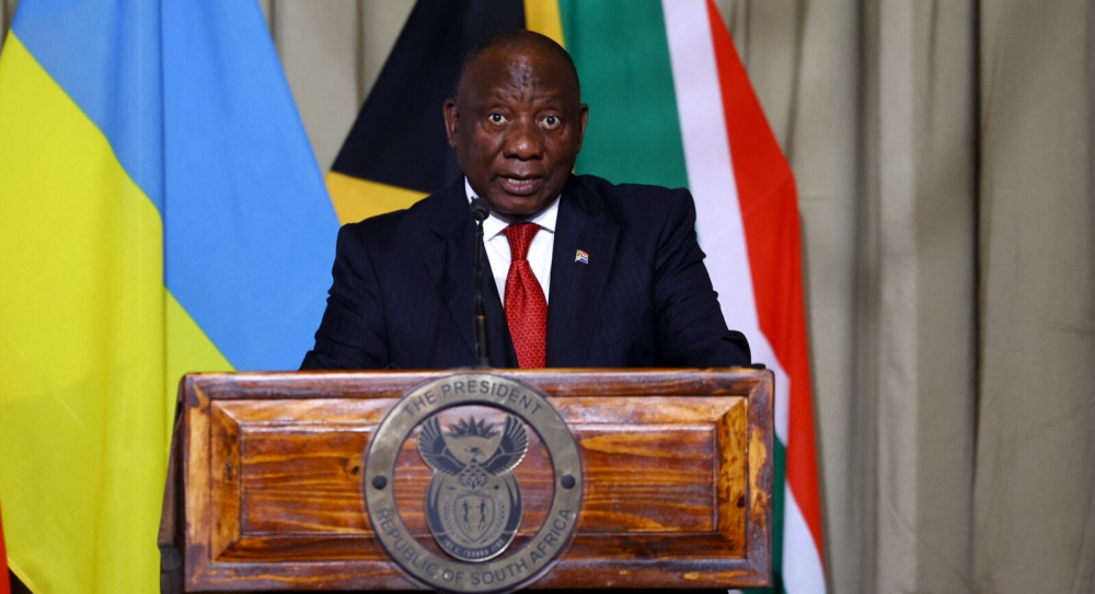 مقامات آفریقای جنوبی در حال بررسی این موضوع هستند که چگونه ۱۷ نفر از شهروندان این کشور پس از ارسال سیگنال اضطراری، سر از خطوط مقدم اوکراین درآوردند.