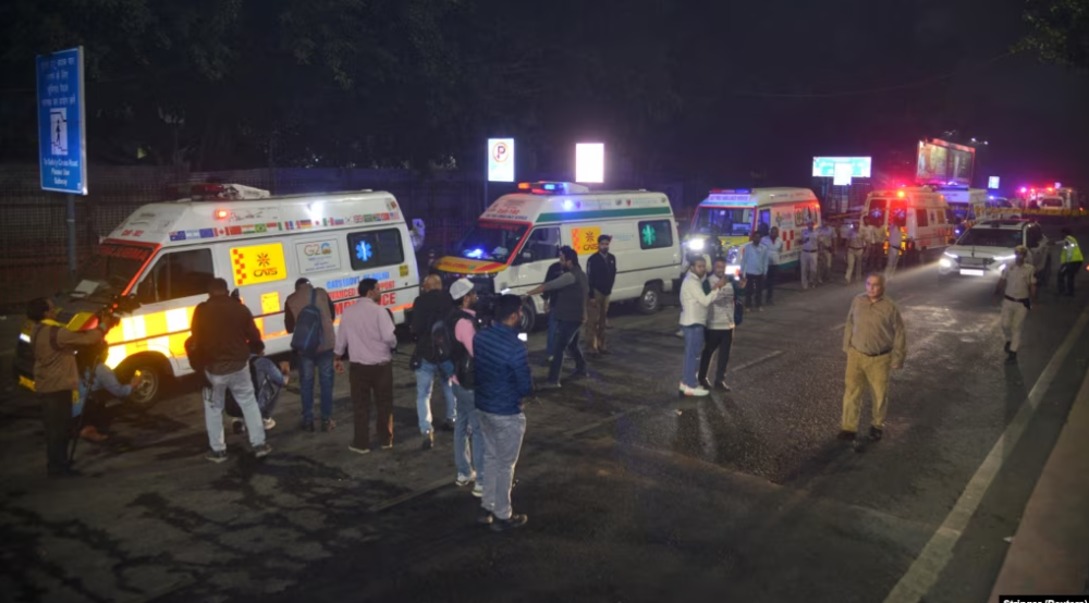 В Дели возле станции метро взорвался автомобиль. Есть погибшие