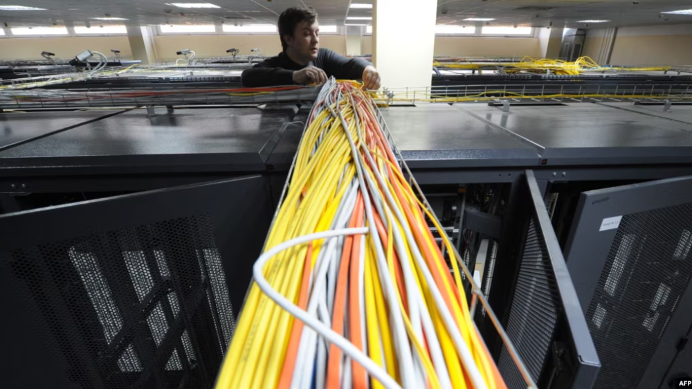 Сбой у "Ростелекома" оставил без интернета несколько регионов России