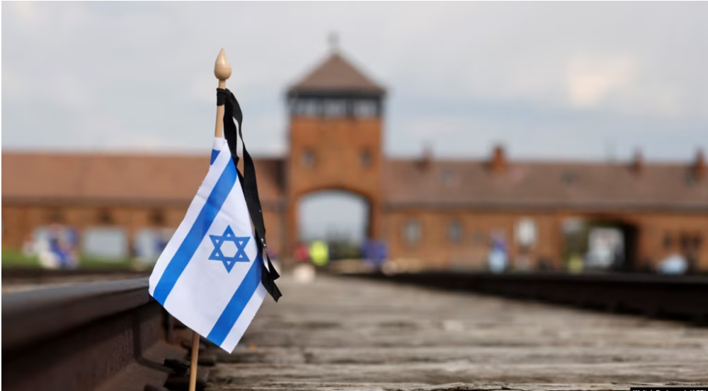 Польша потребовала от ФРГ отменить аукцион предметов периода Холокоста