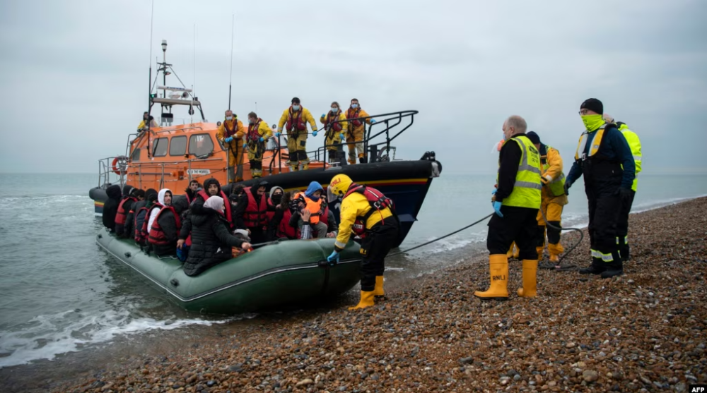 Британия увеличит срок получения ПМЖ для нелегалов с пяти до 20 лет