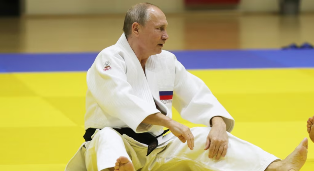 Российским дзюдоистам вернули право выступать под национальным флагом