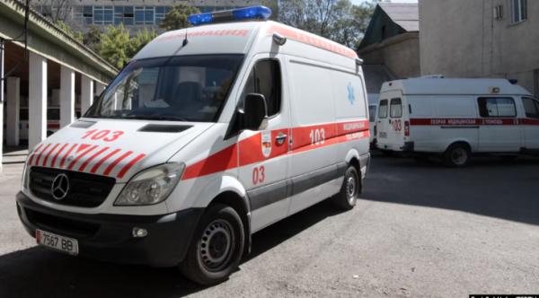 В Бишкеке более 50 детей отравились в школьной столовой