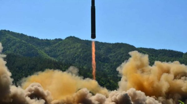 Шимолий Корея АҚШ вазири ташрифи олдидан ракета учирди