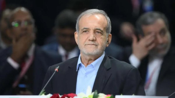 Эрон президенти маошини мактаб қурилишига сарфлади