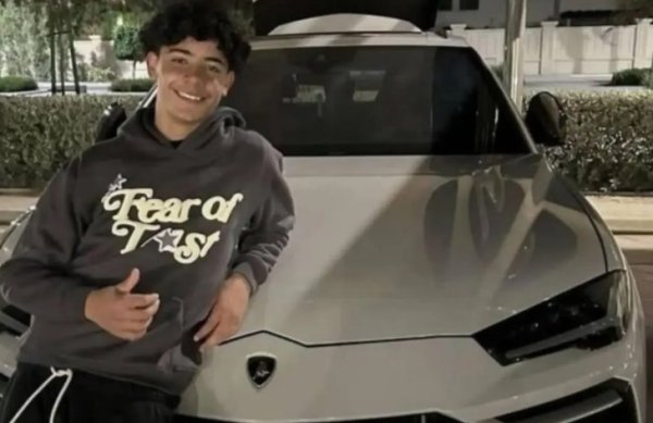 Криштиану Роналду ўғлига қимматбаҳо Lamborghini совға қилди