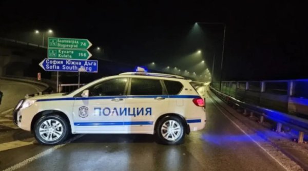 Қочишга уринган муҳожирлар машинаси кўлга қулаб, 6 киши ҳалок бўлди