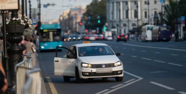 Петербургда муҳожирларга тақиқ — такси нархлари осмонга кўтарилди