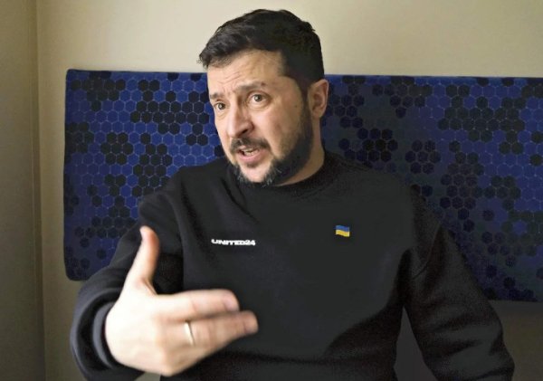 Зеленский ва АҚШнинг янги тинчлик режаси атрофида мурaккaб музокаралар бошланди