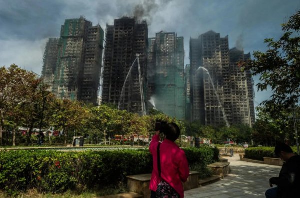 Даҳшатли 5-даражали ёнғин: Гонконгда 94 нафар инсон ҳалок бўлди!