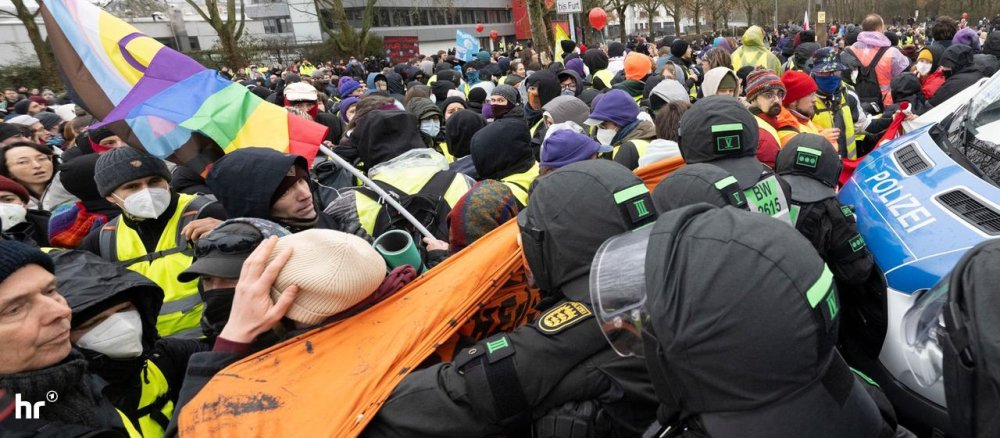 Streit über Polizeieinsatz bei AfD-Versammlung