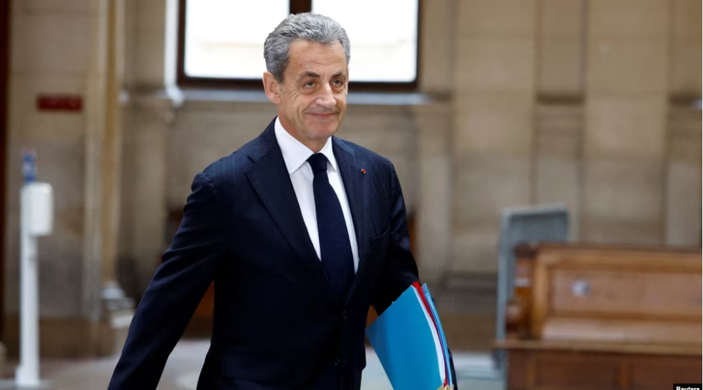 Саркози после 20 дней тюрьмы пожаловался на поющего соседа