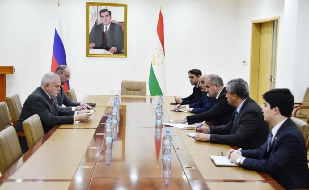 دبیر شورای امنیت جمهوری تاجیکستان با سفیر روسیه در تاجیکستان دیدار و گفتگو کرد