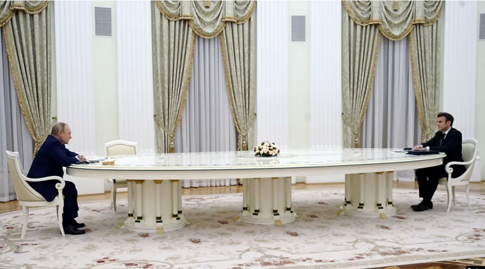 Во Франции решат, как именно вести диалог с Кремлём