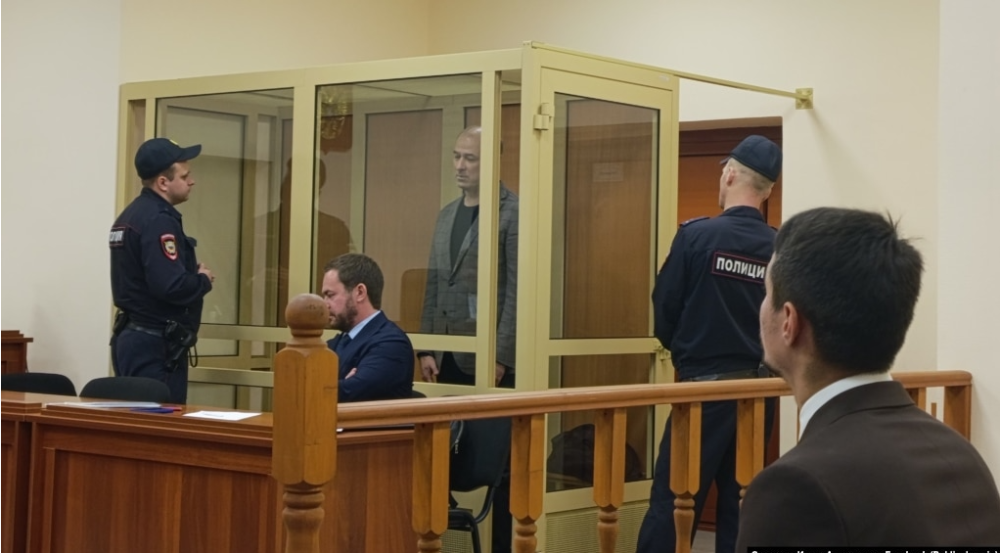 "Больше нет никаких неприкасаемых фигур". Как в Перми преследуют бывшего краевого депутата Константина Окунева