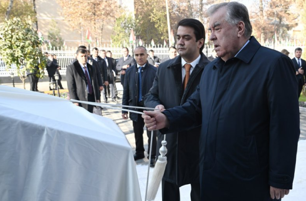 Лидер нации Эмомали Рахмон в районе Сино города Душанбе сдал в эксплуатацию Государственное учреждение «Детская музыкальная школа №3 имени Абдуфаттоха Одинаева»