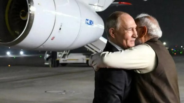 Путин Ҳиндистонга ташриф буюрди: нефт ва мудофаа ҳамкорлиги