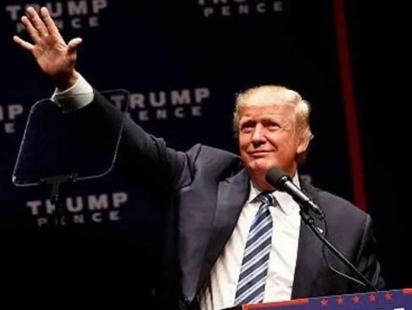 Трамп: "Криштиану Роналду менга қўнғироқ қилди"