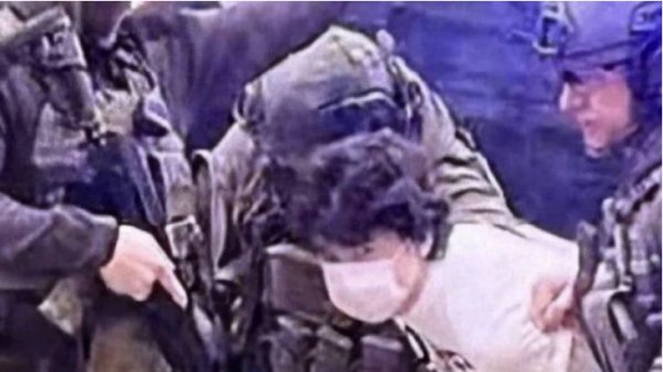 Москвада мактабда 15 ёшли бола ўқувчиларга пичоқ билан ҳужум қилди