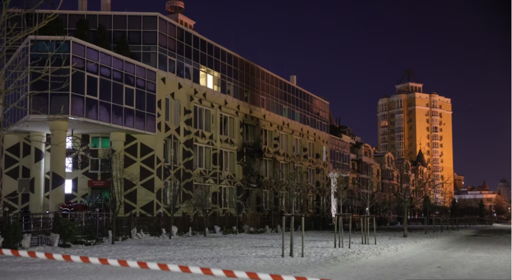 В Киеве из-за удара по частной клинике погиб человек, еще четверо ранены