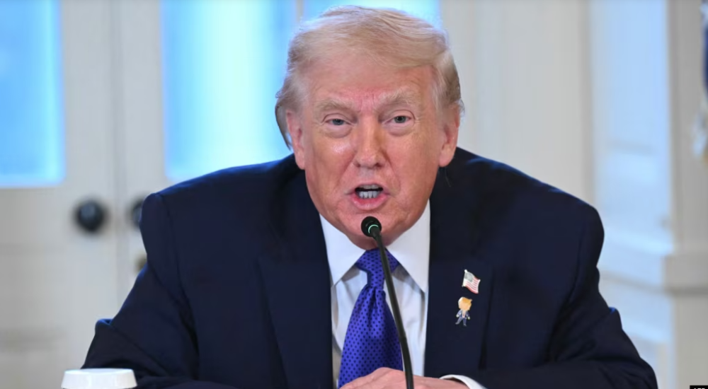 Трамп призвал активистов в Иране продолжать выходить на протесты