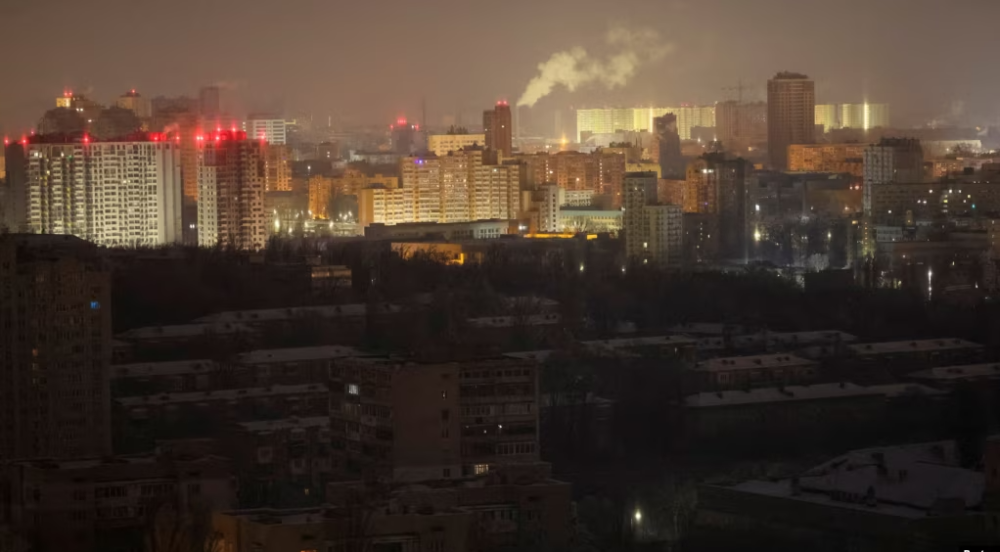 Большинство районов Киева остаются без света после российской атаки