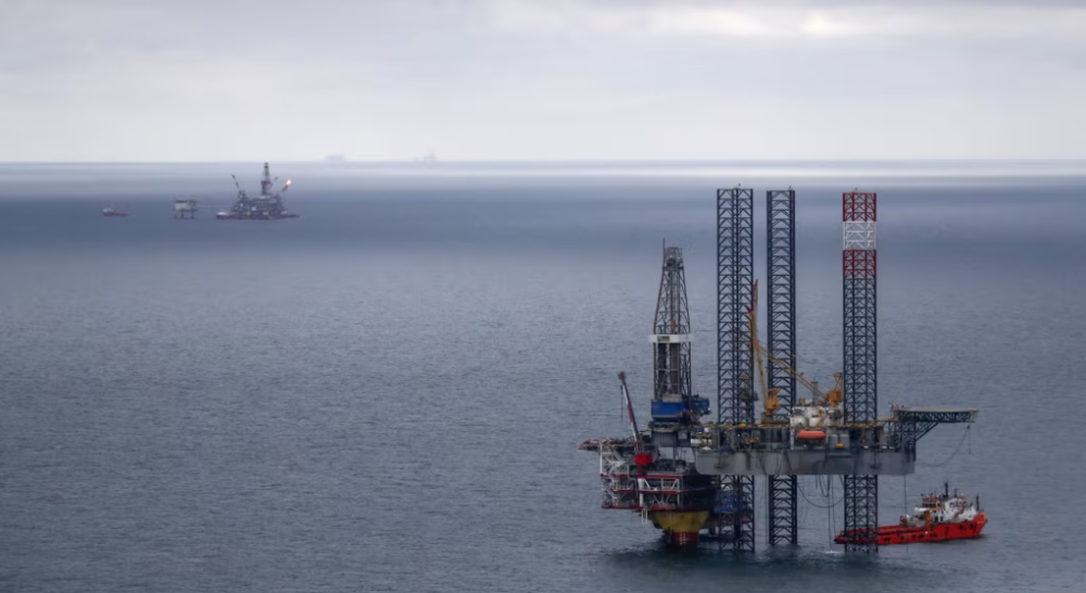 Cледовавший в Россию из Ирана сухогруз терпит бедствие в Каспийском море