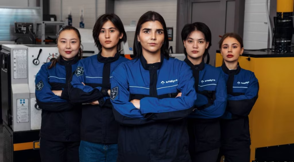 "Торговля людьми" и "принудительный труд". Как завод по сборке дронов в Татарстане вербует девушек из Латинской Америки