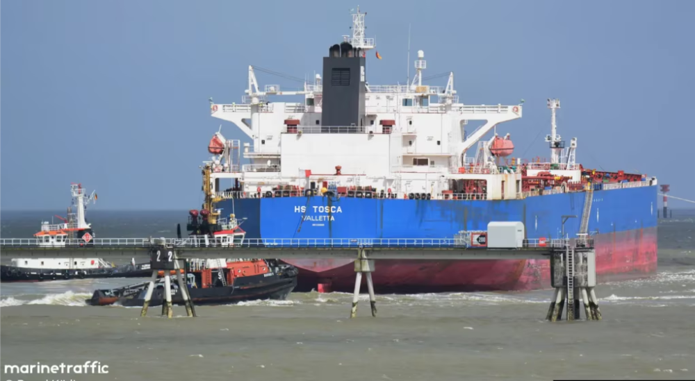 Во Франции арестовали капитана нефтяного танкера Grinch