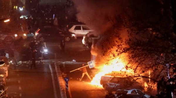 Доналд Трамп Эрон ички ишларига аралашмоқда