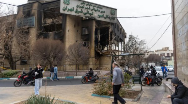 Эронда намойишлар сусайди: интернет ўчди, қўрқув кучайди