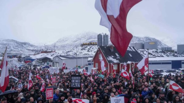 Гренландия ва Данияда мингларча одамлар Трамга қарши намойишга чиқди