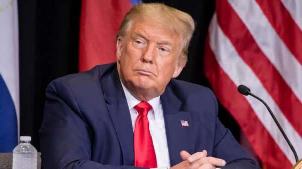 Трамп: Эронга янги раҳбарият керак бўлиб қолди