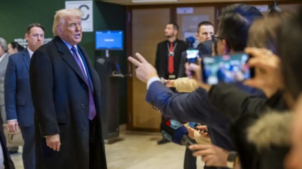 Импичмент таҳдиди сабаб Трамп Гренландияни куч билан олишдан қайтдими?