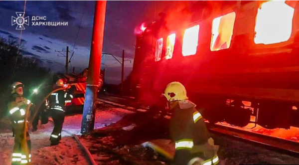 В Харьковской области под удар дронов попал пассажирский поезд
